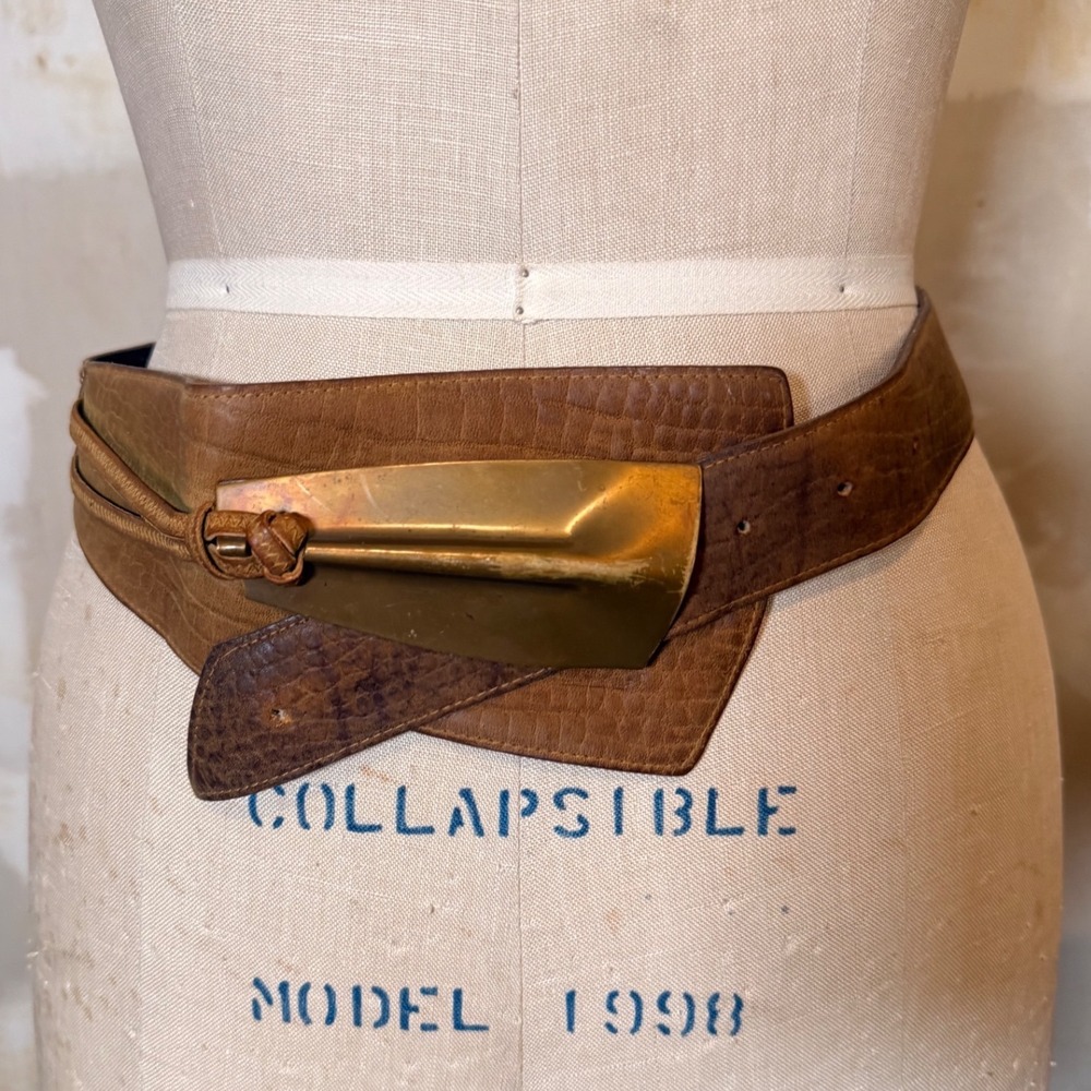 Vintage Wide Tan Leather Statement Belt Brass Sculptural Buckle Boho Avant Garde
